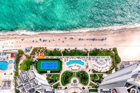 Condominio en venta en Sunny Isles Beach, Florida, 2 dormitorios, 176.51 m2 № 2062579 - foto 22