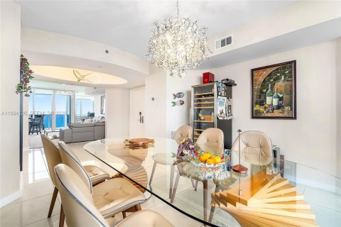 Condominio en venta en Sunny Isles Beach, Florida, 2 dormitorios, 176.51 m2 № 2062579 - foto 10