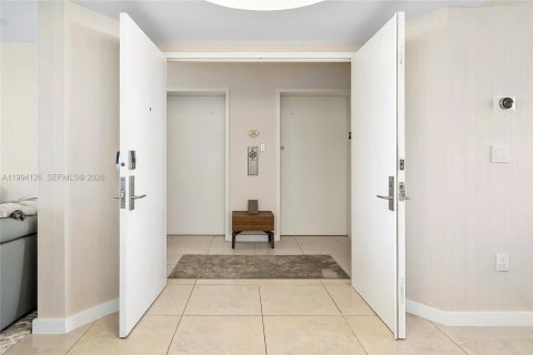 Condominio en venta en Sunny Isles Beach, Florida, 2 dormitorios, 176.51 m2 № 2062579 - foto 9