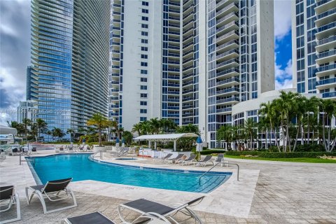 Condominio en venta en Sunny Isles Beach, Florida, 2 dormitorios, 176.51 m2 № 2062579 - foto 24