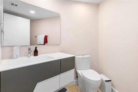 Condominio en venta en Sunny Isles Beach, Florida, 2 dormitorios, 176.51 m2 № 2062579 - foto 16