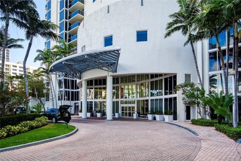 Condominio en venta en Sunny Isles Beach, Florida, 2 dormitorios, 176.51 m2 № 2062579 - foto 23