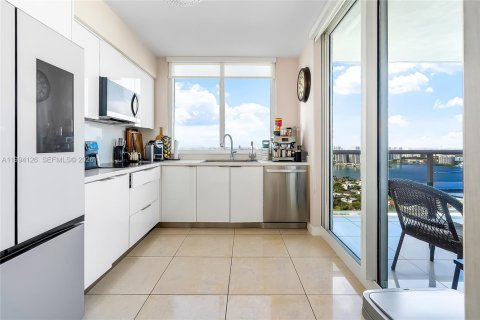 Condominio en venta en Sunny Isles Beach, Florida, 2 dormitorios, 176.51 m2 № 2062579 - foto 5