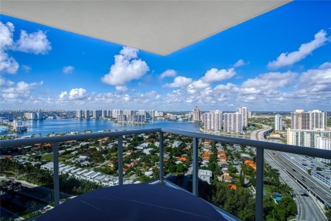 Condominio en Sunny Isles Beach, Florida, 2 dormitorios  № 2062579