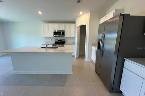 House in Eustis, Florida 4 bedrooms, 169.55 sq.m. № 2378934 - photo 3