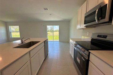 House in Eustis, Florida 4 bedrooms, 169.55 sq.m. № 2378934 - photo 4