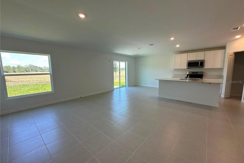 House in Eustis, Florida 4 bedrooms, 169.55 sq.m. № 2378934 - photo 9