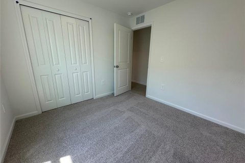 House in Eustis, Florida 4 bedrooms, 169.55 sq.m. № 2378934 - photo 16