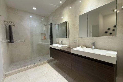 Townhouse in Weston, Florida 3 bedrooms, 148.64 sq.m. № 1889826 - photo 14