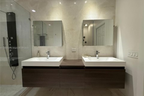 Townhouse in Weston, Florida 3 bedrooms, 148.64 sq.m. № 1889826 - photo 15