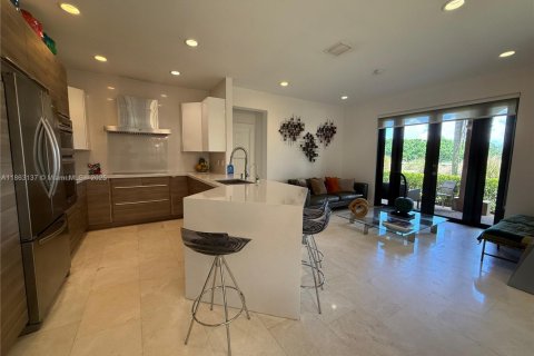 Townhouse in Weston, Florida 3 bedrooms, 148.64 sq.m. № 1889826 - photo 3