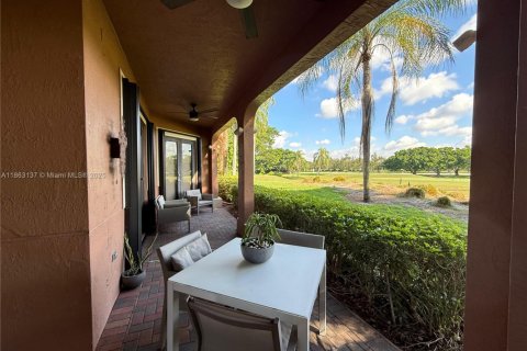 Townhouse in Weston, Florida 3 bedrooms, 148.64 sq.m. № 1889826 - photo 27
