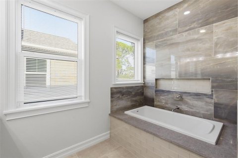 Casa en venta en Saint Petersburg, Florida, 3 dormitorios, 275.46 m2 № 2094396 - foto 29