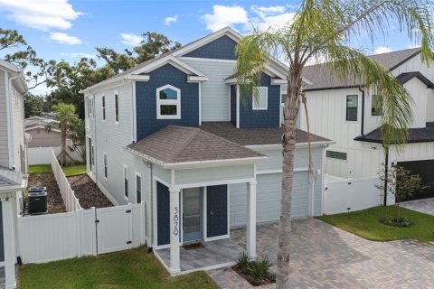 Casa en Saint Petersburg, Florida 3 dormitorios, 275.46 m2 № 2094396