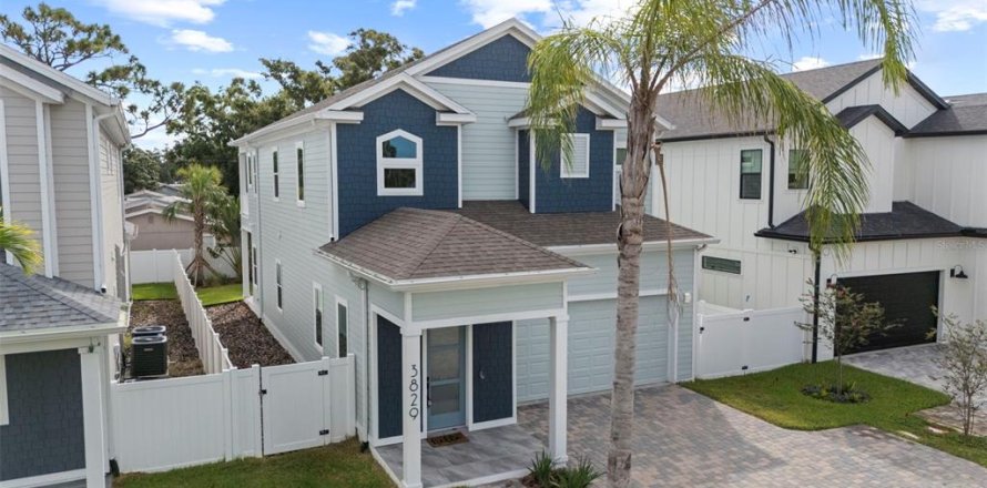 Casa en Saint Petersburg, Florida 3 dormitorios, 275.46 m2 № 2094396