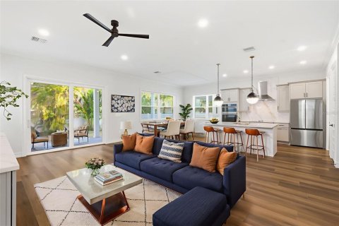 Casa en venta en Saint Petersburg, Florida, 3 dormitorios, 275.46 m2 № 2094396 - foto 10