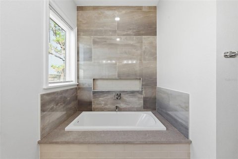 Casa en venta en Saint Petersburg, Florida, 3 dormitorios, 275.46 m2 № 2094396 - foto 30