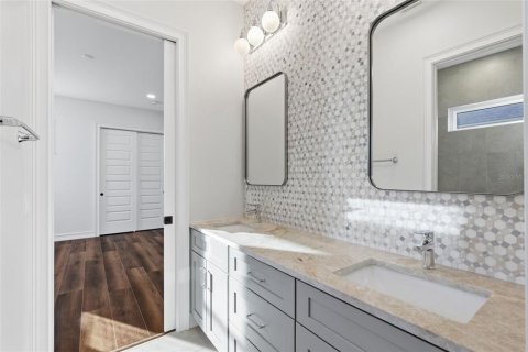 Casa en venta en Saint Petersburg, Florida, 3 dormitorios, 275.46 m2 № 2094396 - foto 27