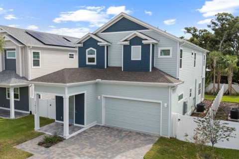 Casa en venta en Saint Petersburg, Florida, 3 dormitorios, 275.46 m2 № 2094396 - foto 2