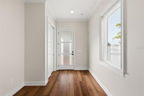 Casa en venta en Saint Petersburg, Florida, 3 dormitorios, 275.46 m2 № 2094396 - foto 6