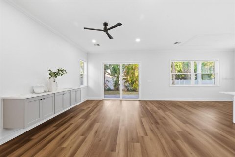 Casa en venta en Saint Petersburg, Florida, 3 dormitorios, 275.46 m2 № 2094396 - foto 9