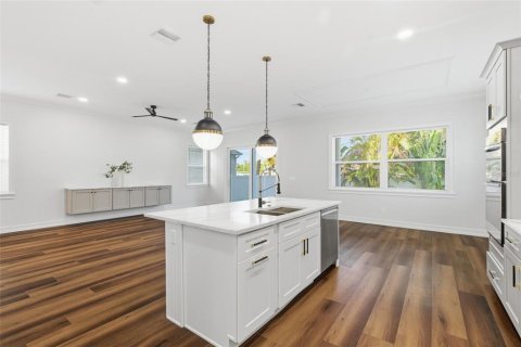 Casa en venta en Saint Petersburg, Florida, 3 dormitorios, 275.46 m2 № 2094396 - foto 15
