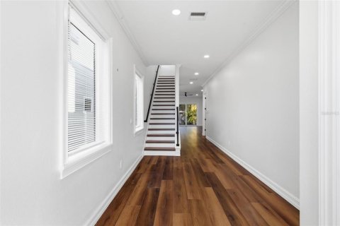 Casa en venta en Saint Petersburg, Florida, 3 dormitorios, 275.46 m2 № 2094396 - foto 5