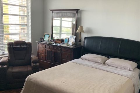 Condominio en venta en North Miami, Florida, 1 dormitorio, 57.32 m2 № 1928453 - foto 5