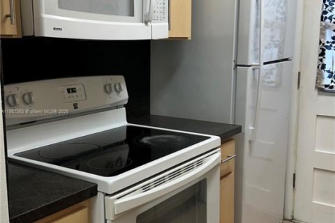 Condominio en venta en North Miami, Florida, 1 dormitorio, 57.32 m2 № 1928453 - foto 4