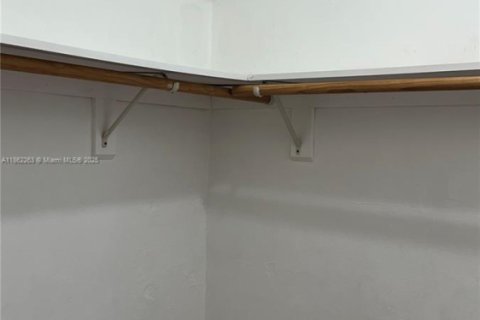 Condominio en venta en North Miami, Florida, 1 dormitorio, 57.32 m2 № 1928453 - foto 8