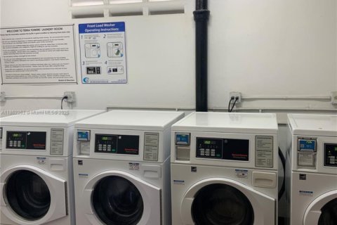 Condominio en venta en North Miami, Florida, 1 dormitorio, 57.32 m2 № 1928453 - foto 11