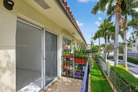 Condo in Miami Beach, Florida, 1 bedroom  № 1944319 - photo 26