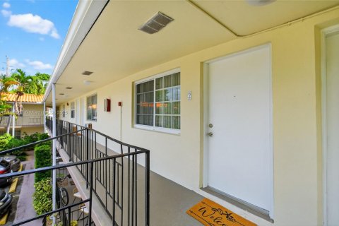Condo in Miami Beach, Florida, 1 bedroom  № 1944319 - photo 16