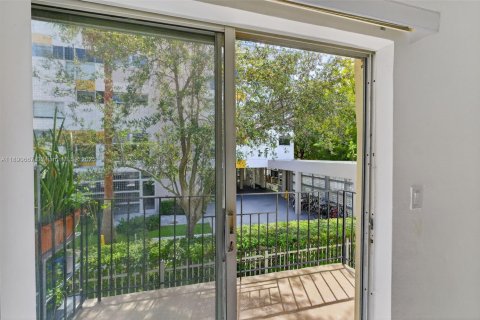 Condo in Miami Beach, Florida, 1 bedroom  № 1944319 - photo 8