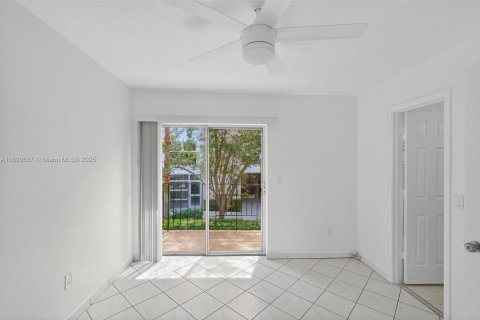Condo in Miami Beach, Florida, 1 bedroom  № 1944319 - photo 20