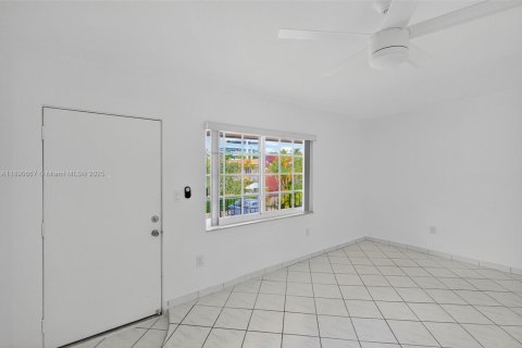 Condo in Miami Beach, Florida, 1 bedroom  № 1944319 - photo 18