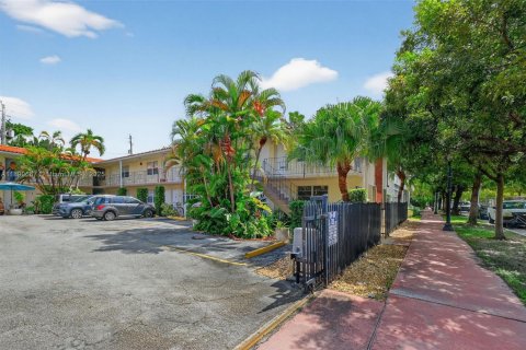 Condo in Miami Beach, Florida, 1 bedroom  № 1944319 - photo 14