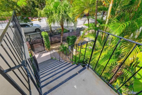 Condo in Miami Beach, Florida, 1 bedroom  № 1944319 - photo 24