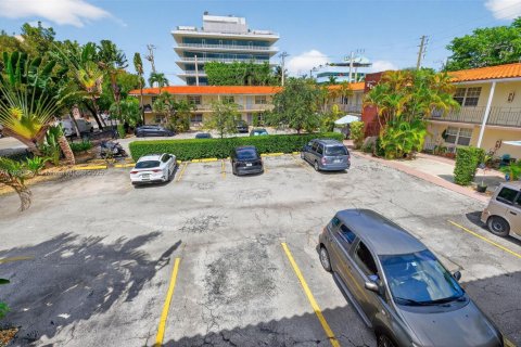 Condo in Miami Beach, Florida, 1 bedroom  № 1944319 - photo 27