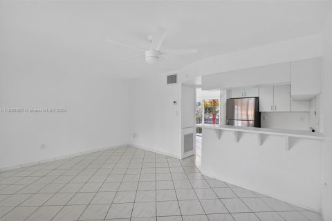 Condo in Miami Beach, Florida, 1 bedroom  № 1944319 - photo 3