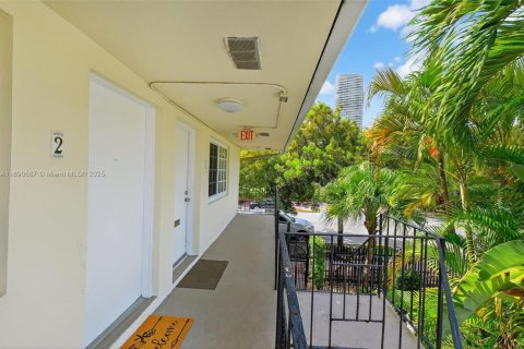 Condo in Miami Beach, Florida, 1 bedroom  № 1944319 - photo 29