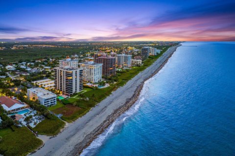 Condo in Juno Beach, Florida, 2 bedrooms  № 936759 - photo 1