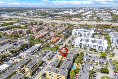 Condominio en venta en Miami, Florida, 2 dormitorios, 78.04 m2 № 2067488 - foto 17