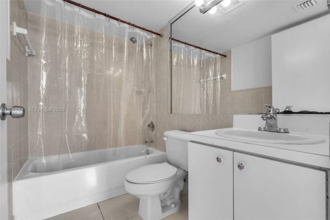 Condominio en venta en Miami, Florida, 2 dormitorios, 78.04 m2 № 2067488 - foto 6
