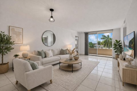 Condominio en venta en Miami, Florida, 2 dormitorios, 78.04 m2 № 2067488 - foto 2