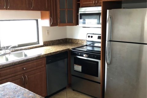 Condo in Sunny Isles Beach, Florida, 2 bedrooms  № 2013147 - photo 4