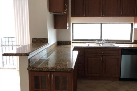 Condo in Sunny Isles Beach, Florida, 2 bedrooms  № 2013147 - photo 9