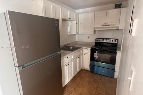 Condo in Miami Gardens, Florida, 1 bedroom  № 1764943 - photo 10