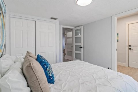 House in Redington Beach, Florida 4 bedrooms, 214.6 sq.m. № 1899120 - photo 8