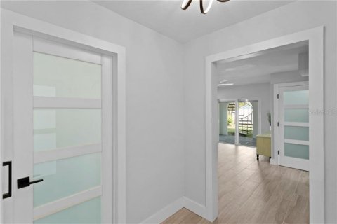 House in Redington Beach, Florida 4 bedrooms, 214.6 sq.m. № 1899120 - photo 9